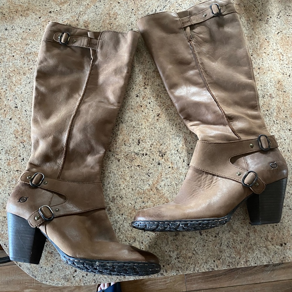 Size 10 Born brown Leather boots